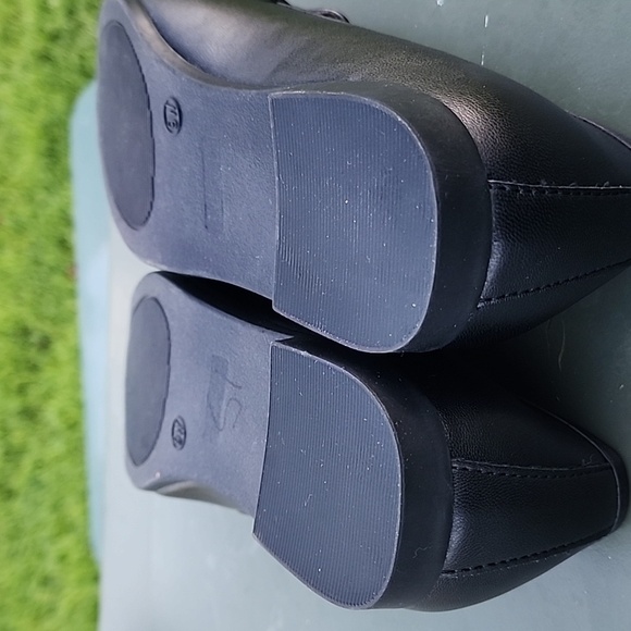 Seychelles Black Loafers with Gold Buckle Size 9W - Picture 12 of 12